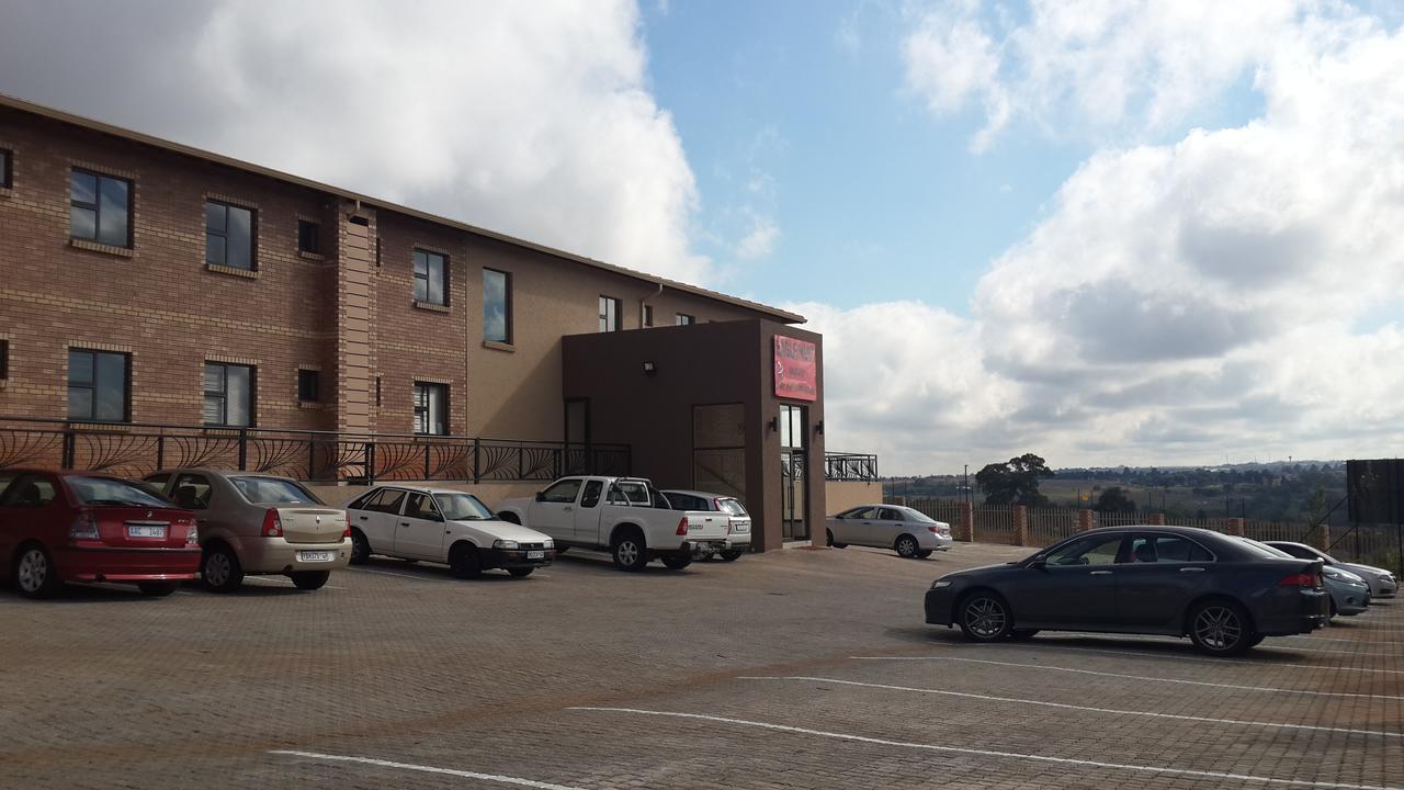 Eagle Nest Luxury Accommodation Роодепоорт Екстериор снимка